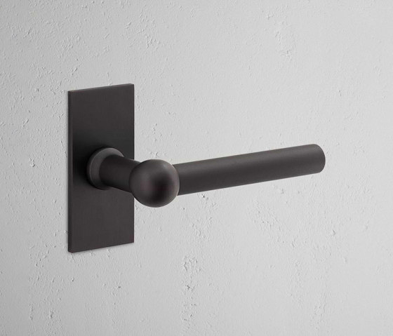 Manilla para puertas Harper con placa corta (fija) | Manillas | Corston Architectural Detail