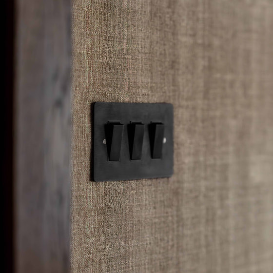 3G Two Way Rocker Switch | Interruptores basculantes | Corston Architectural Detail