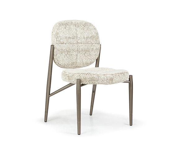 Fyra | Chairs | HESSENTIA