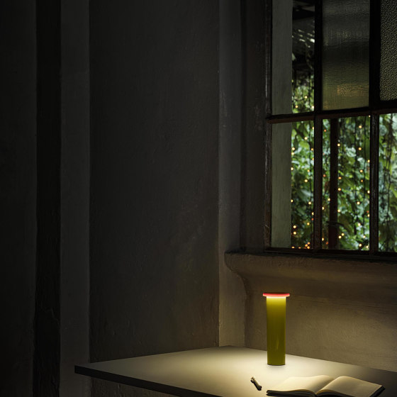 Bouquet | Rechargeable table lamp - Black | Luminaires de table | Magis