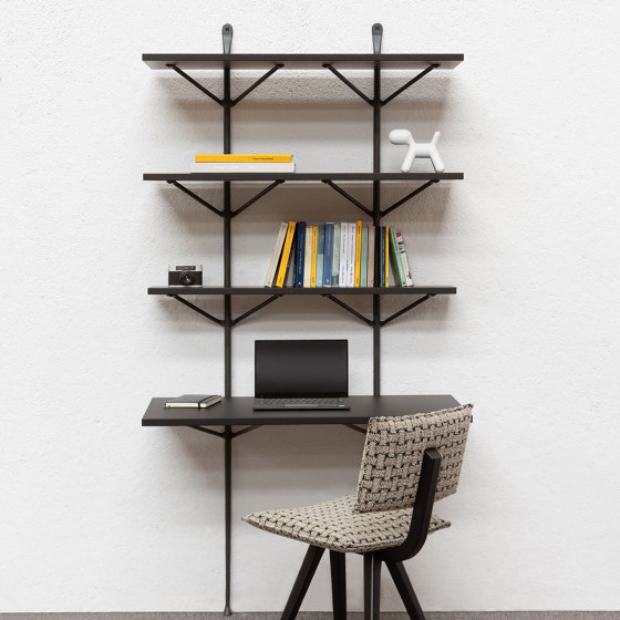 Officina | Wall-mounted bookcase system 100x55 desk | Shelving | Magis