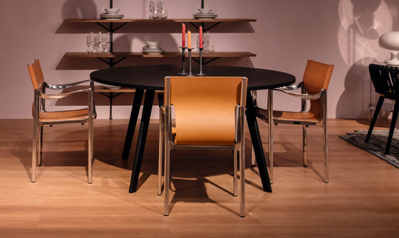 Pilo | Table - Black Ash x Black MDF | Tables de repas | Magis