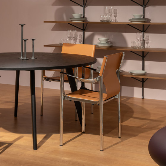 Pilo | Table - Black Ash x Black MDF | Tables de repas | Magis