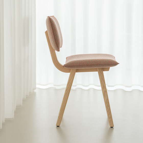 Trave | Upholstered chair - Natural Ash | Stühle | Magis