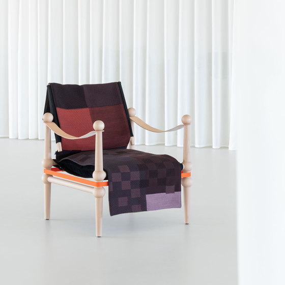 Twain | Low chair with arms - Natural Beech | Poltrone | Magis