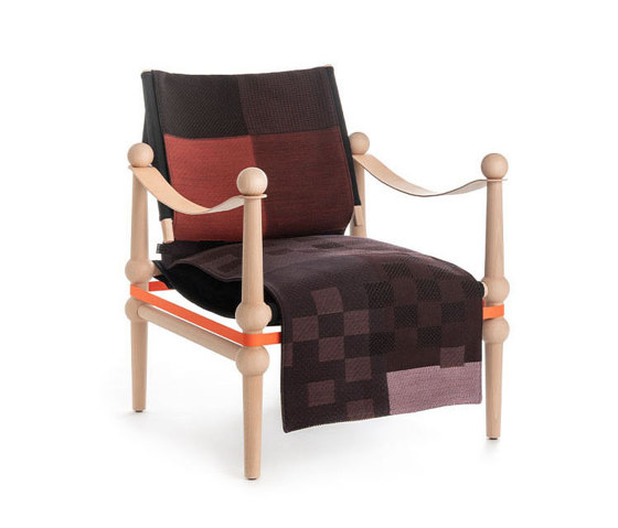 Twain | Low chair with arms - Natural Beech | Poltrone | Magis