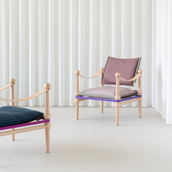 Twain | Low chair with arms - Natural Beech - Pink | Armchairs | Magis