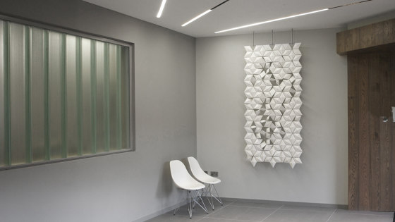 Separador de habitación colgante Facet 102 x 207 cm Blanco | Divisores de habitaciones fonoabsorbentes | Bloomming