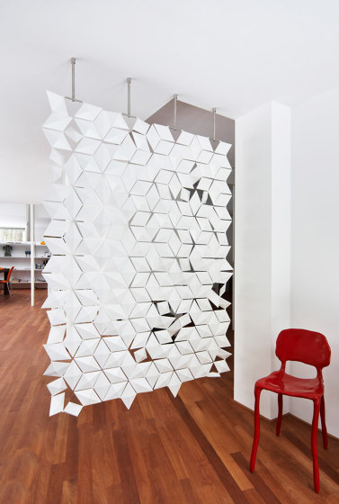 Facet hanging room divider 136 x 187cm in White | Sound absorbing room divider | Bloomming