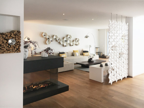 Separador de habitación colgante Facet 136 x 226 cm Blanco | Divisores de habitaciones fonoabsorbentes | Bloomming