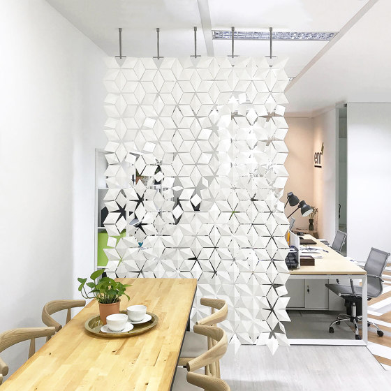 Facet hanging room divider 170 x 246cm in White | Sound absorbing room divider | Bloomming