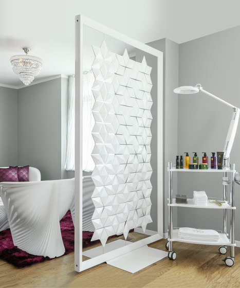 Freistehender Raumteiler Facet 136 x 219 cm in Weiß | Stellwände | Bloomming