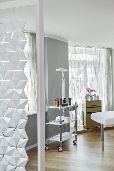 Freestanding room divider Facet 136 x 219cm in White | Privacy screen | Bloomming