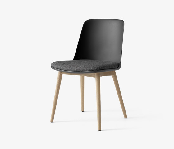 Rely HW72 Black & Re-Wool 198 w. Oak base | Chairs | &TRADITION