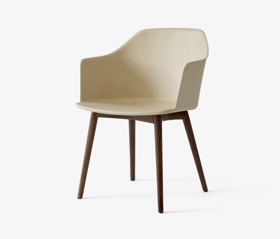 Rely HW76 Beige Sand w. Walnut base | Armchairs | &TRADITION