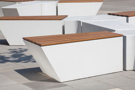 Croma | Betonbank-System mit Sitzfläche aus Holz | Sitzbänke | VPI Concrete