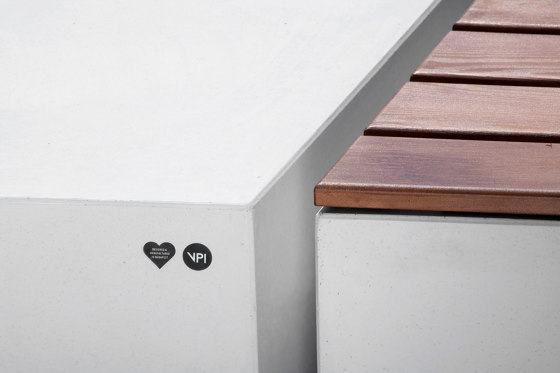 Croma | Betonbank-System mit Sitzfläche aus Holz | Sitzbänke | VPI Concrete