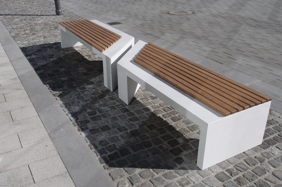 Zigza | Betonbank mit Sitzfläche aus Holz | Sitzbänke | VPI Concrete