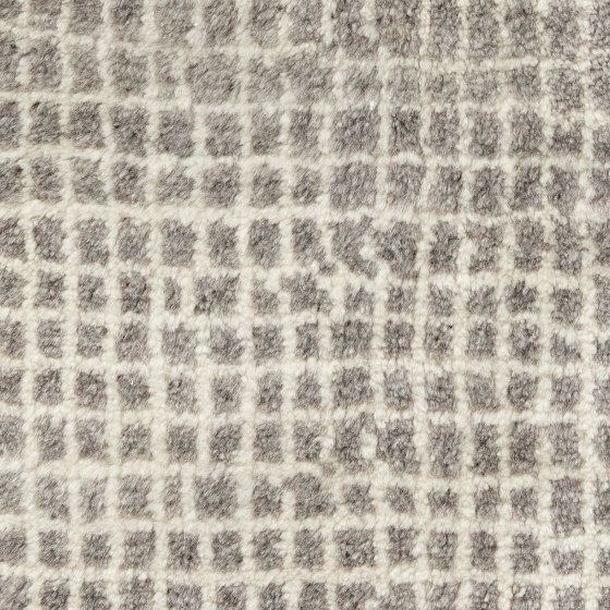 Grid hand knotted rug | white-light grey | Alfombras / Alfombras de diseño | Woodnotes
