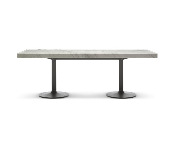 11 Table pieds corolle, Appartement Le Corbusier | Tavoli pranzo | Cassina
