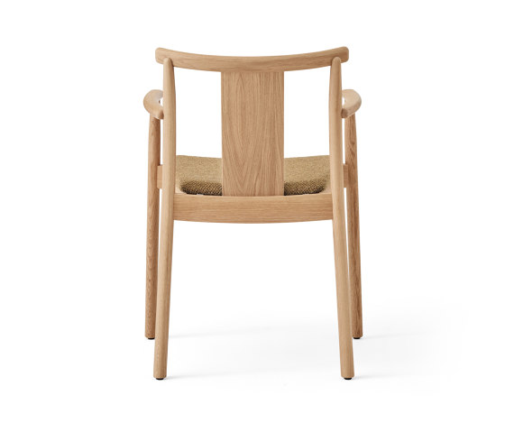 Merkur Dining Chair W. Armrest, Natural Oak | Audo Bouclé 06 | Chaises | Audo Copenhagen