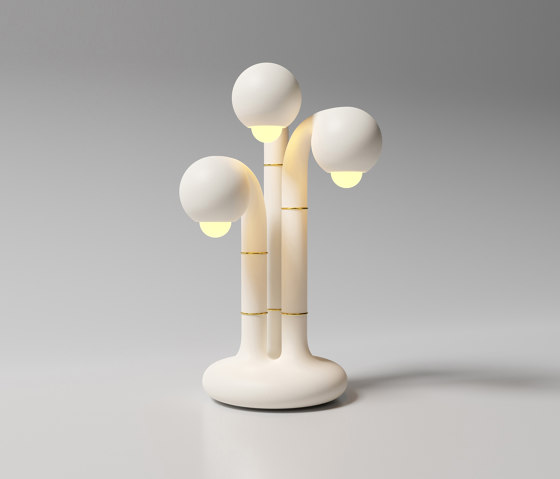Table Lamp 3-Globe 24” Matte White | Lámparas de sobremesa | Entler