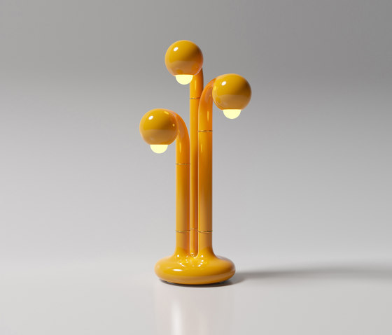 Table Lamp 3-Globe 28” Gloss Yellow Ochre | Lámparas de sobremesa | Entler