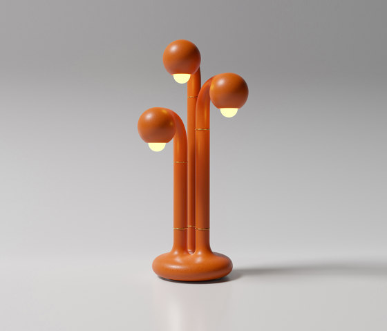Table Lamp 3-Globe 28” Matte Burnt Orange | Lámparas de sobremesa | Entler