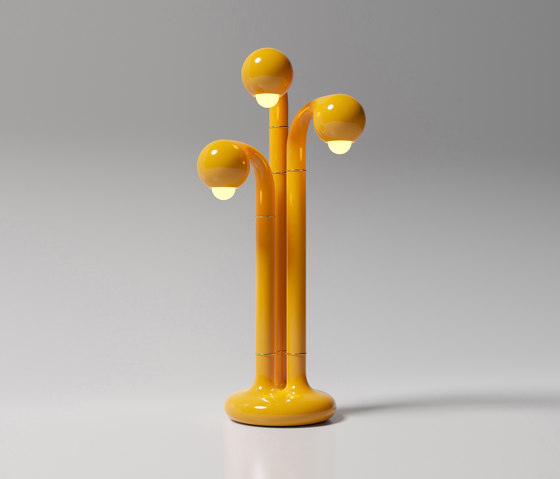 Table Lamp 3-Globe 32” Gloss Yellow Ochre | Lámparas de sobremesa | Entler