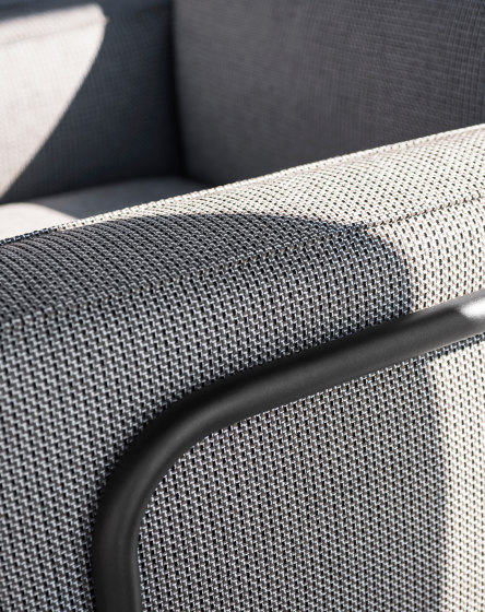 ESTENDO 001 one-seater sofa | Armchairs | Roda