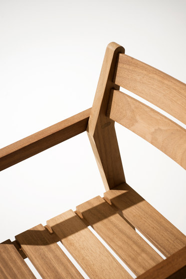 ZANIA 001 armchair | Chairs | Roda