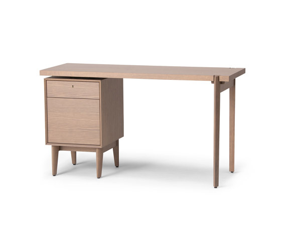 Wing Lux Desk 125 | Desks | CondeHouse