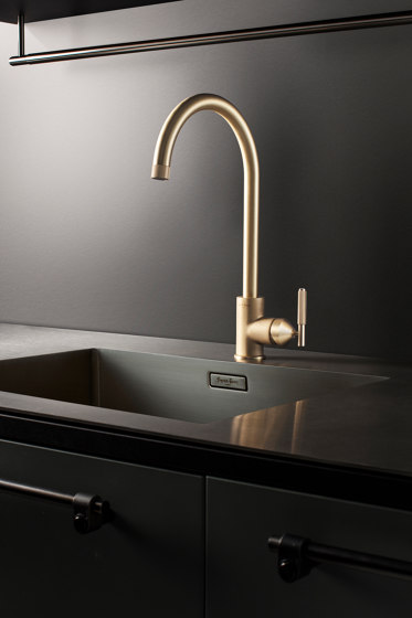 Kitchen Accessories | Mixer Tap Linear | Rubinetterie cucina | Buster + Punch