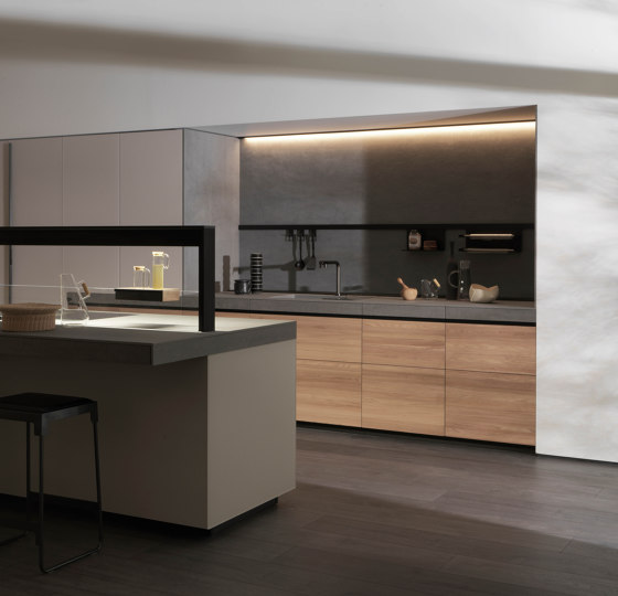 Genius Loci | Tactile Elm with Drawer in Tech Ceramic | Fitted kitchens | Valcucine