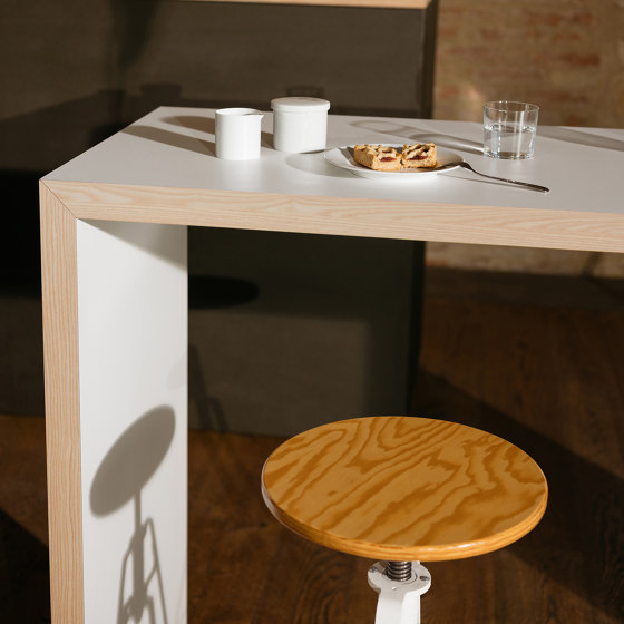 Motion Talk Communication Furniture | Tables hautes | Neudoerfler