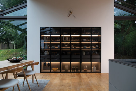 FINE Glass door unit with interior drawers | Küchenschränke | Santos