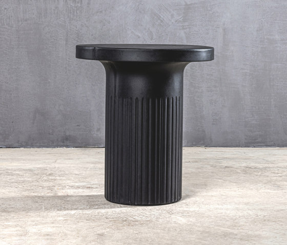 Brutal | Colonna 45 Black Side Table 16050182 | Mesas auxiliares | Set Collection