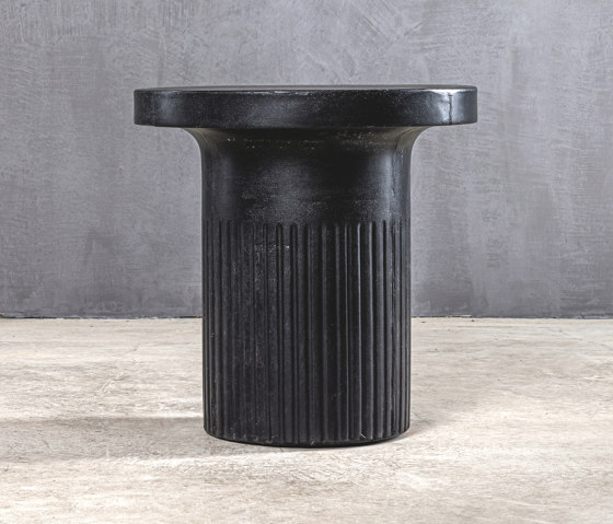 Brutal | Colonna 50 Black Side Table FS515 | Tavolini alti | Set Collection