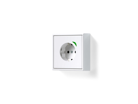 LS 990 | JUNG HOME SCHUKO® socket Energy raised frame in white | Prese Schuko | JUNG