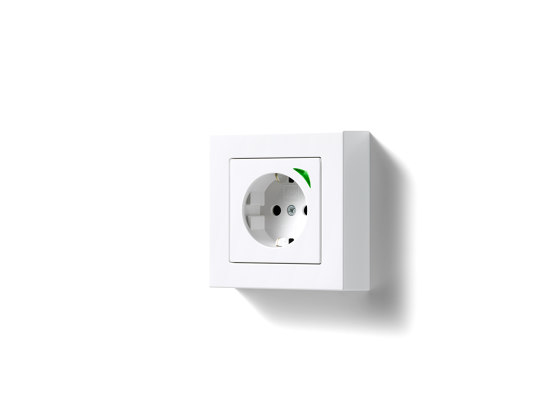 A 550 | JUNG HOME SCHUKO® socket Energy raised frame in white | Prese Schuko | JUNG