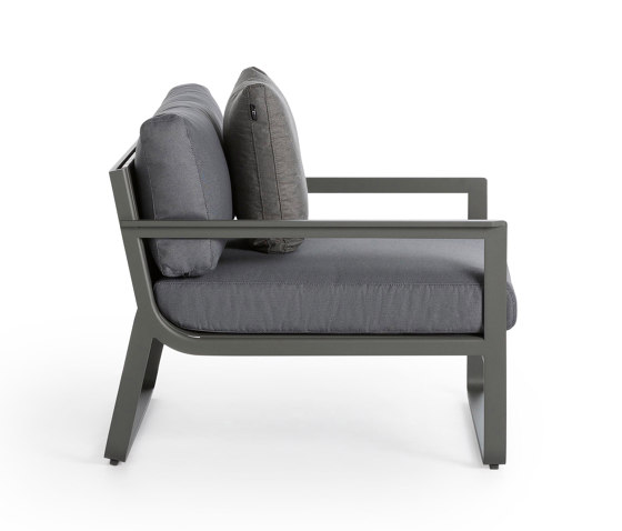 Flat Lounge Chair | Armchairs | GANDIABLASCO