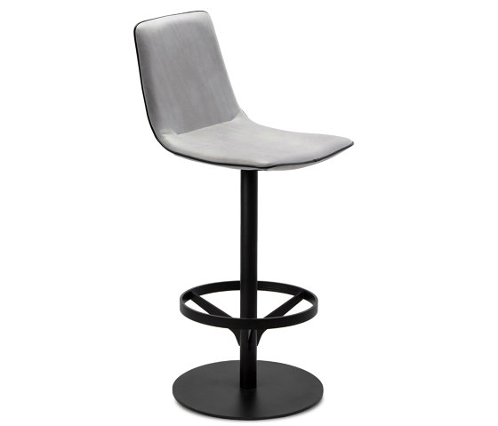 Amelie | Counterstool High with central leg | Counter stools | FREIFRAU MANUFAKTUR