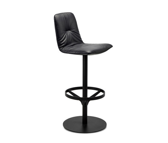 Leya | Bar Chair with central leg | Bar stools | FREIFRAU MANUFAKTUR