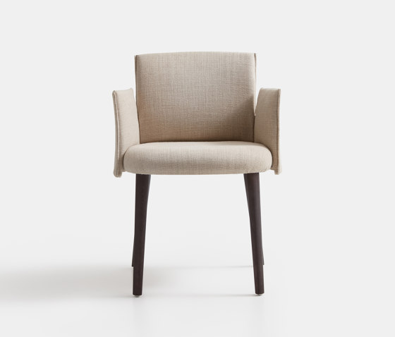 Ayra Chair with wooden legs | Chaises | LEMA