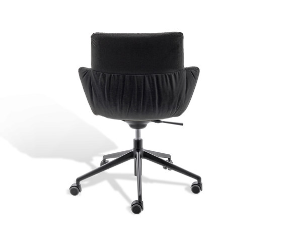 FAYE CASUAL
Side chair with low armrests | Sillas | KFF