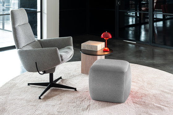 FAYE LOUNGE 
upholstered stool with intergrated coasters | Poufs | KFF