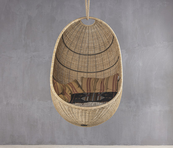 Kanso | Egg Hanging Chair with Cushion | Dondoli | Set Collection