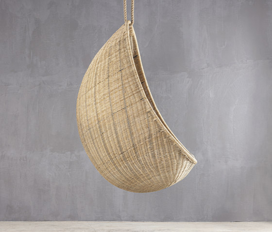 Kanso | Egg Hanging Chair with Cushion | Dondoli | Set Collection