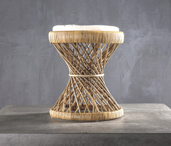 Kanso | Peacock 45 Stool with Cushion | Tabourets | Set Collection