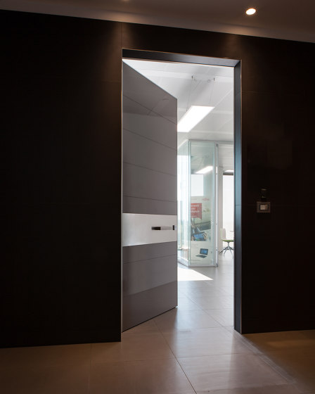 Tekno | Back-lacquered polished glass safety door | Internal doors | Oikos – Architetture d’ingresso